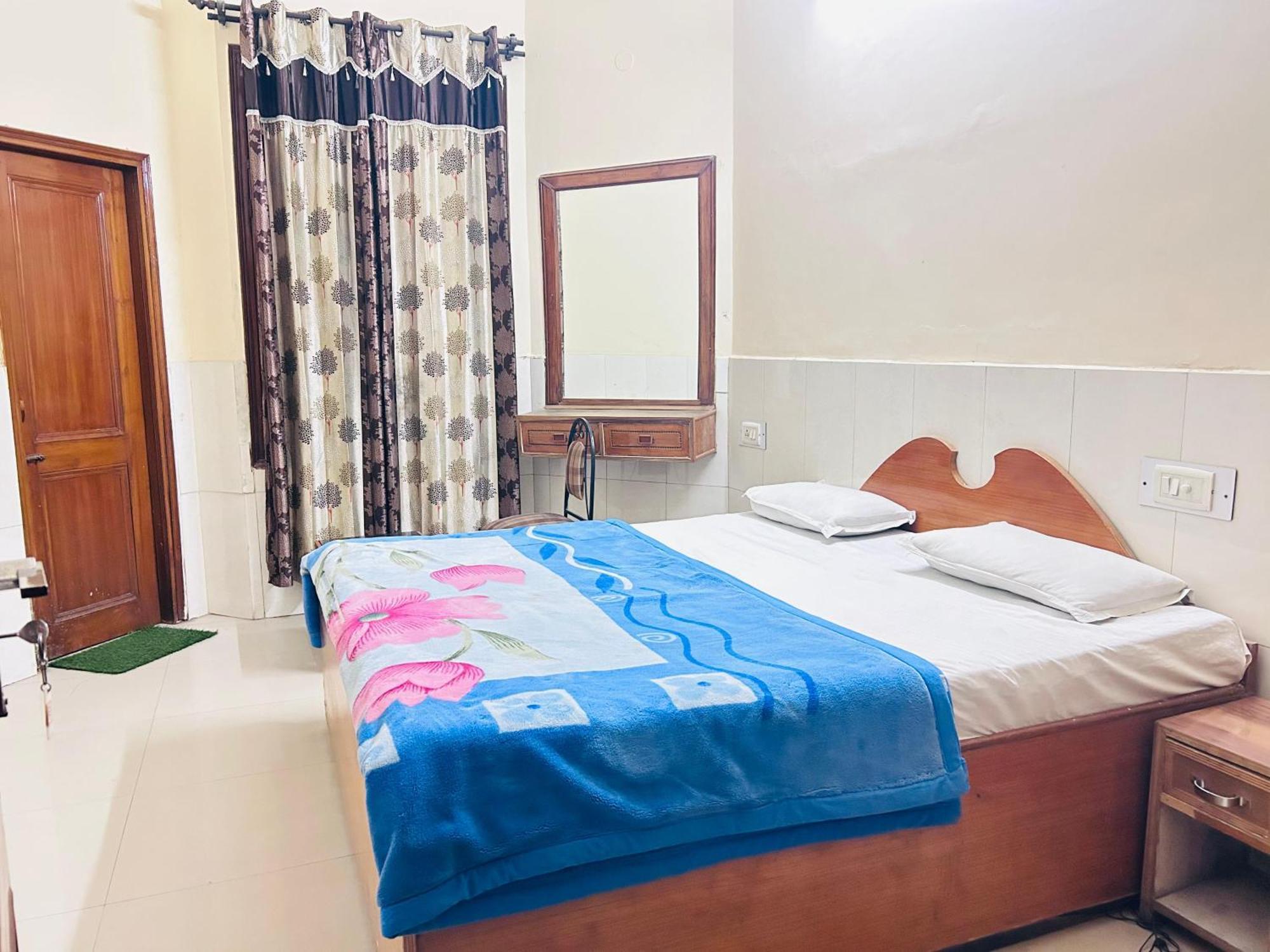 Sunrise Hotel Джаландхар Екстериор снимка
